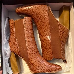 Lulu's Tan Croc-Embossed Heeled Boots